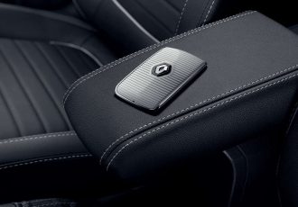 Tapa monograma marina de Renault